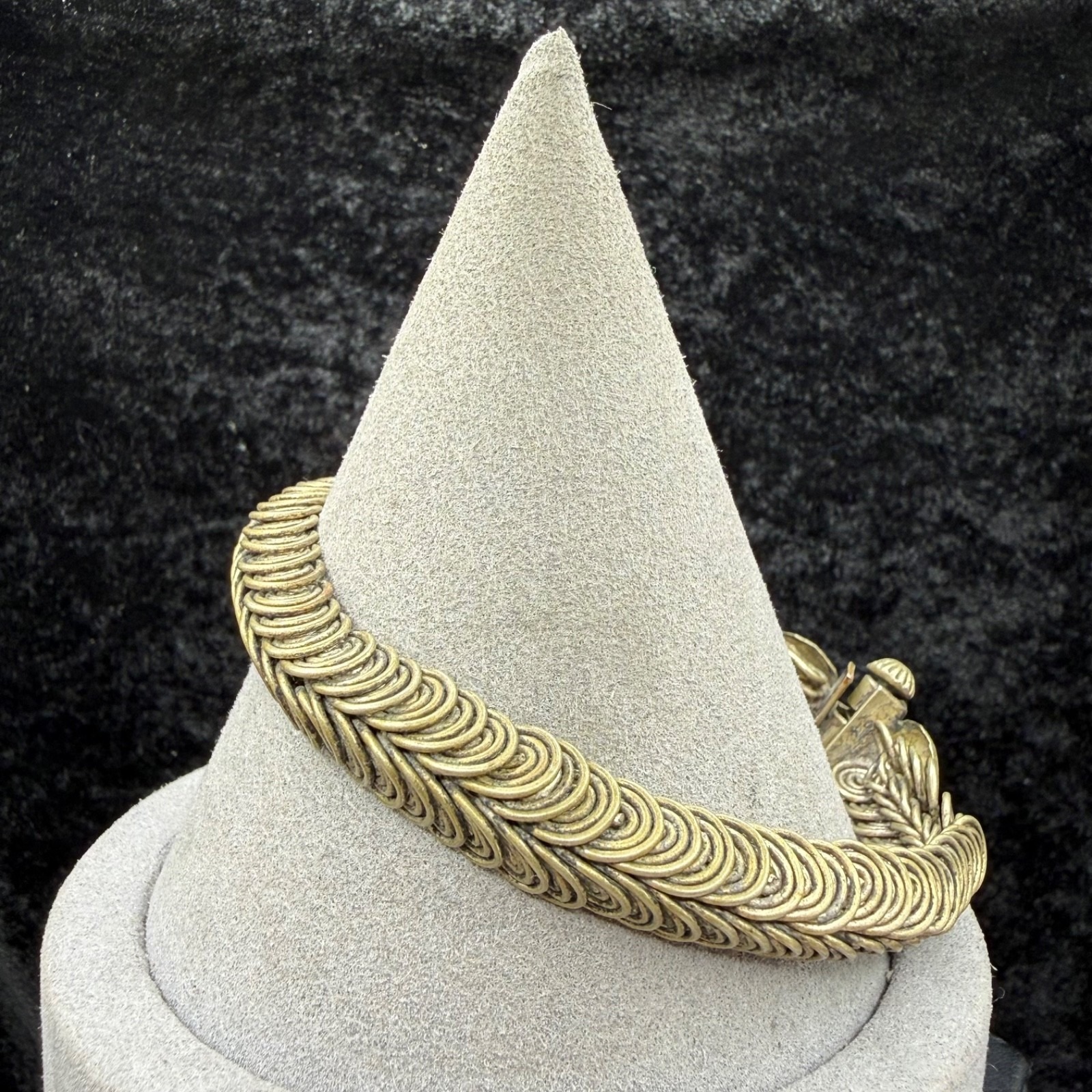 Vintage Egyptian Coil Bracelet Gold Tone Screw Closure Unique 8"